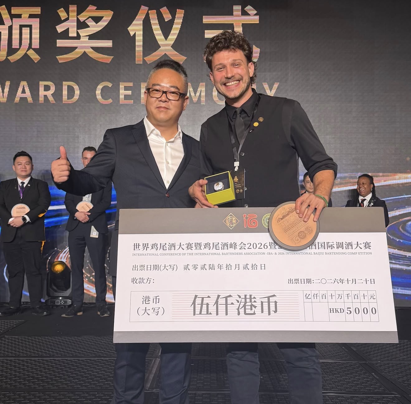 Prijsuitreiking tijdens het internationale bartenderevenement in Macau.