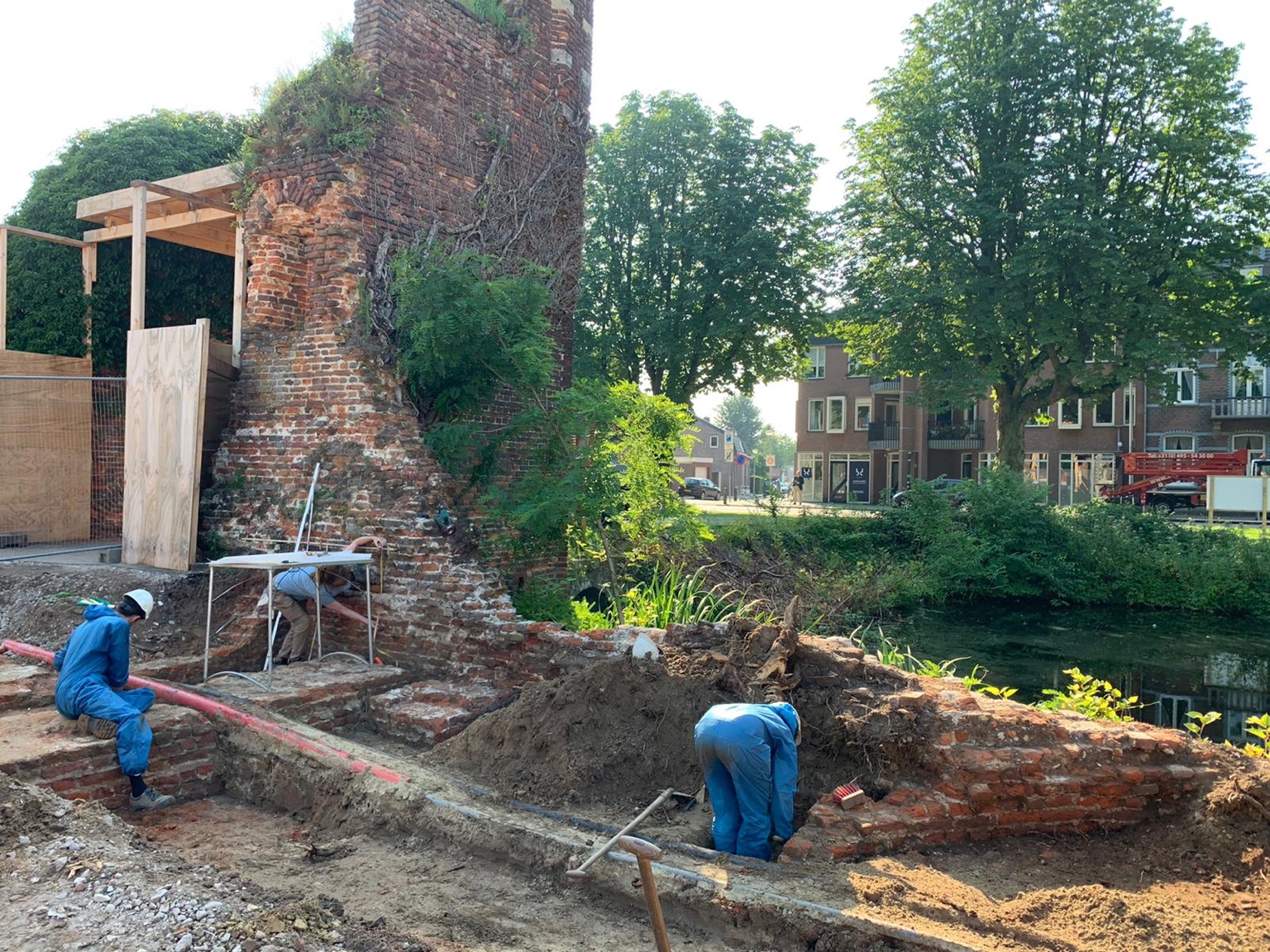 Archeologische werkzaamheden bij de resten van Kasteel Nijenborgh in Weert.