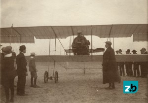 Hoewel Kempen Airport in 1970 onder de naam Luchtvaartterrein Budel werd geopend, werd al in 1911 in Budel-Dorplein voor het eerst gevlogen.